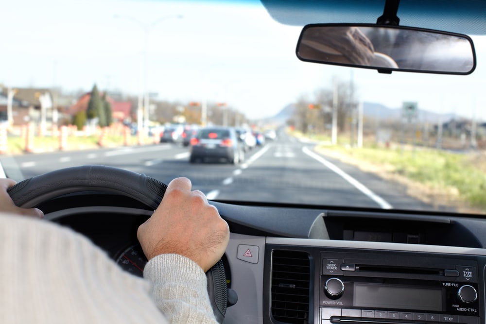 את מי תובעים במקרה של תאונת דרכים בדרך לעבודה?